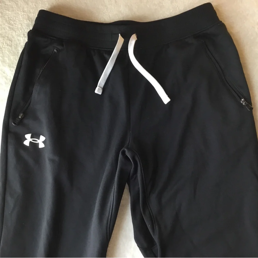 UNDER ARMOUR Boys size Y M Y L CURRY T SHIRT JOGGERS OUTFIT